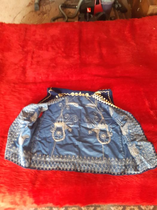 Елек без ръкави бродиран