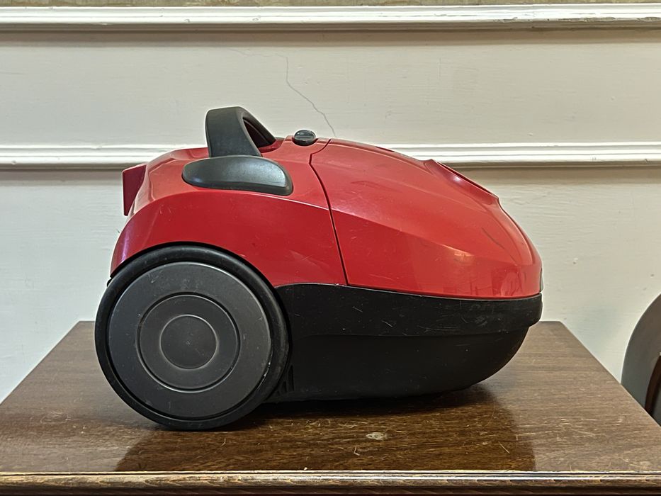 Пылесос Artel VCB0316RED