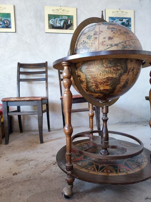 Старинен глобус за алкохол