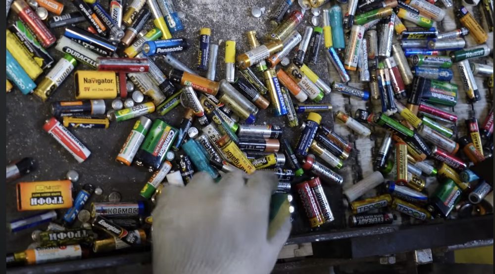 Утилизация промышленных отходов. Баллонов. Батареек и прочего