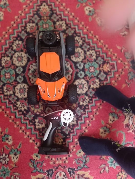 Продам радиоуправляемую машинку