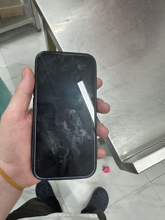 С гарнитей айфон 13