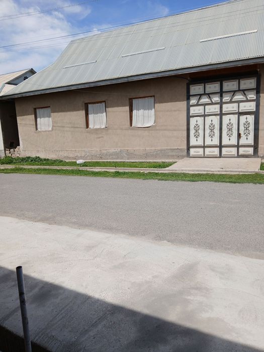 Uzun tumanida Hovli sotiladi