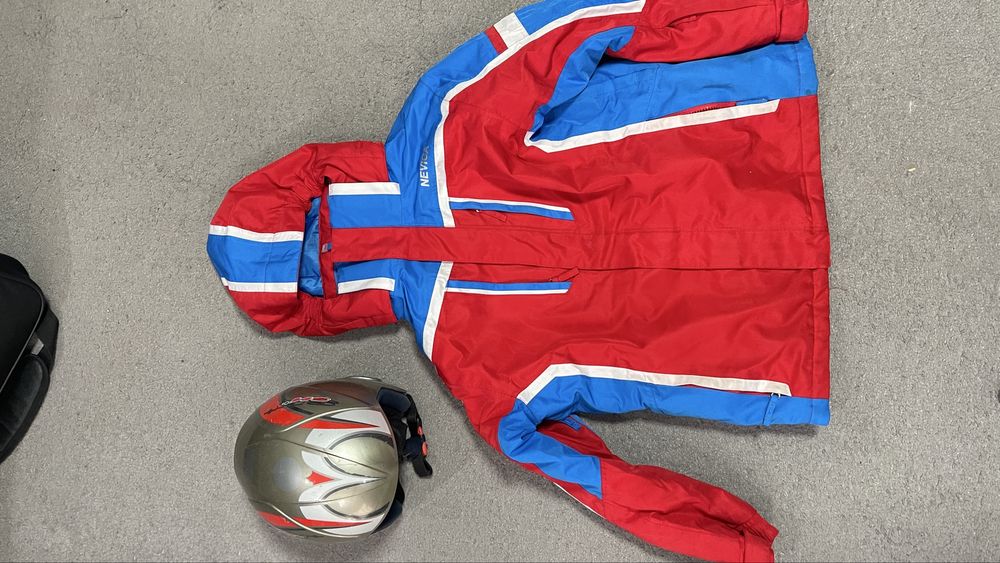 Costum de sky 12 ani  Nevica si casca de sky