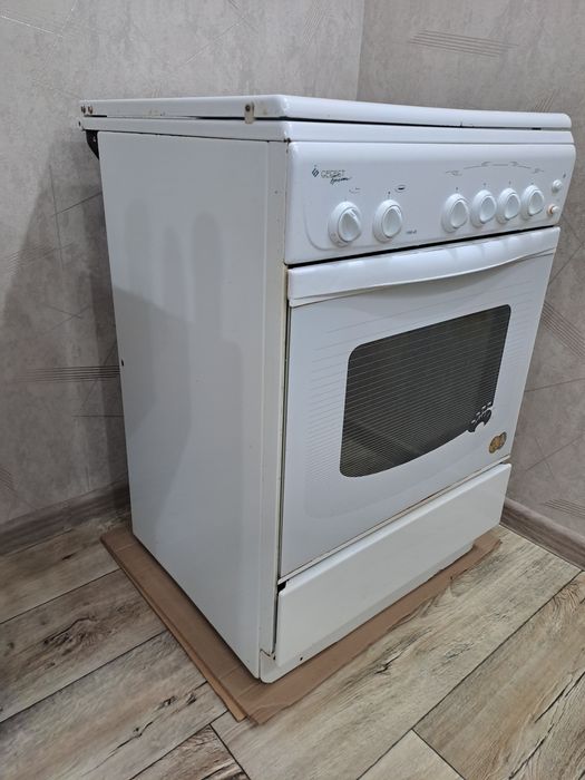 Продам газ плиту гифест