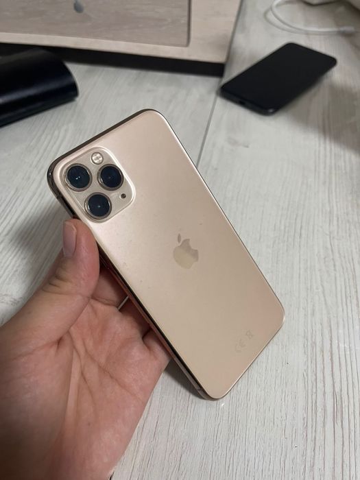 Продам Айфон 11 64