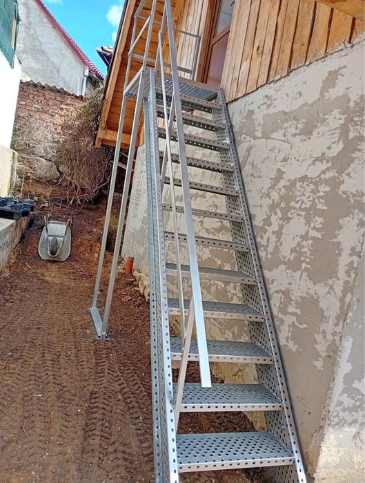 Scari zincate de exterior