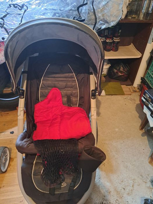 Количка Graco  със зимен чувал и дъждобран