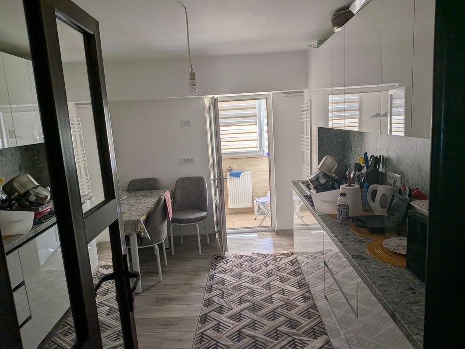 Închiriez apartament