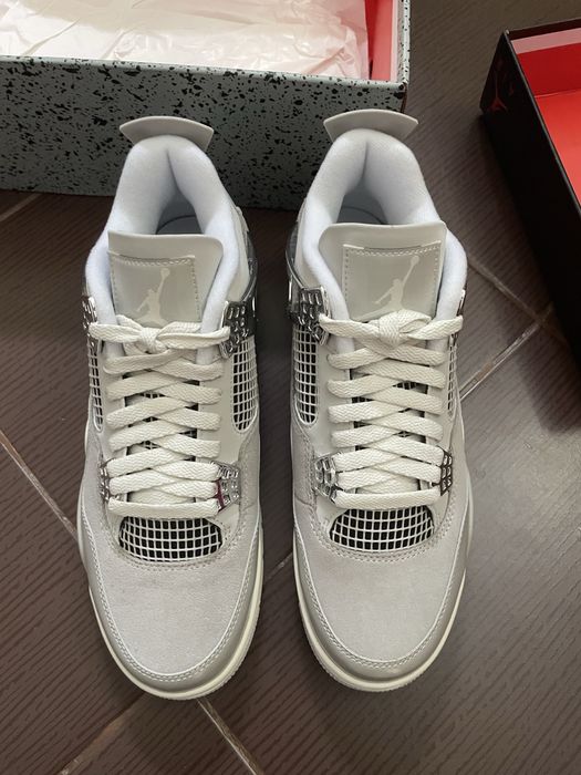 Jordan 4 Frozen Moments