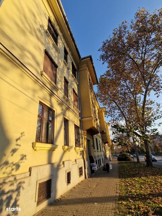 Proprietar – apartament 3 camere, 80 mp, etaj 2/2 strada Republicii