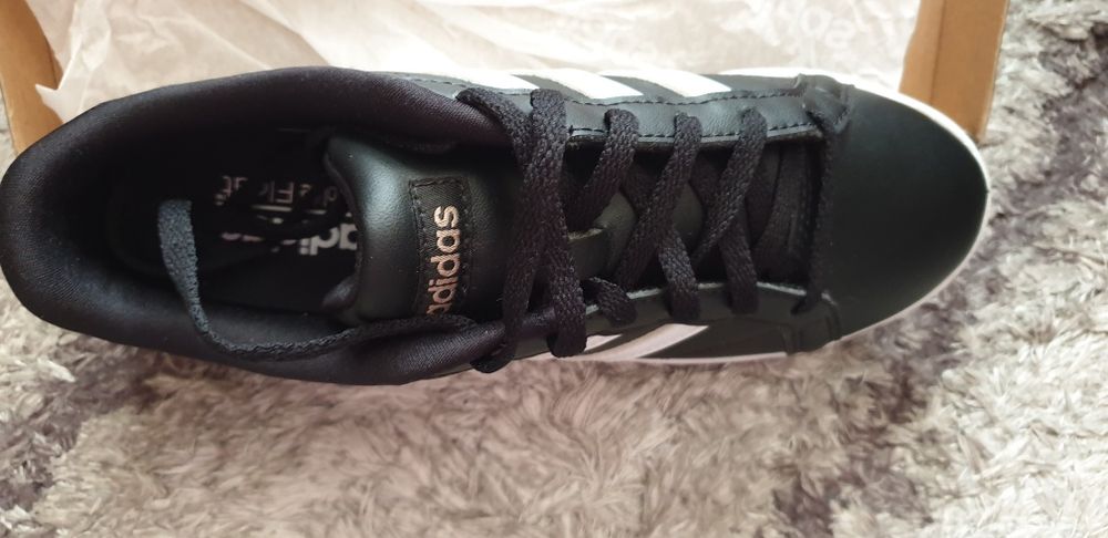 Маратонки Adidas женски 36.7