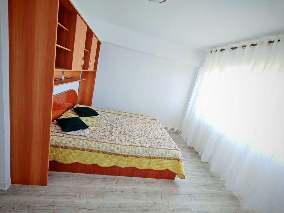 Inchiriez Apartament 2 camere, decomandat, renovat, situat în Micro 3, Bld. Eroilor