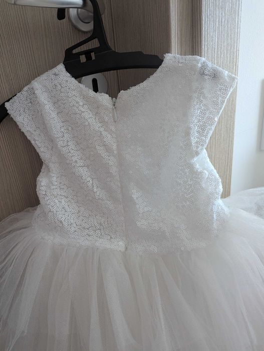 Rochie alba eleganta potrivita până la 2 ani