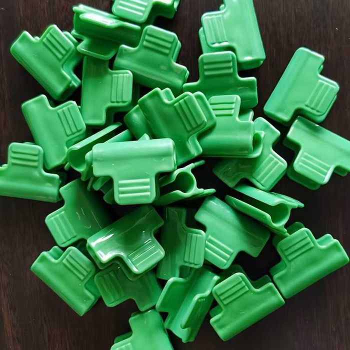 Комплект 50 броя скоби щипки клипси за парник оранжерия найлонов тунел