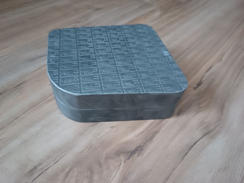 Vând matrita plumb  plus bait crusher cadou