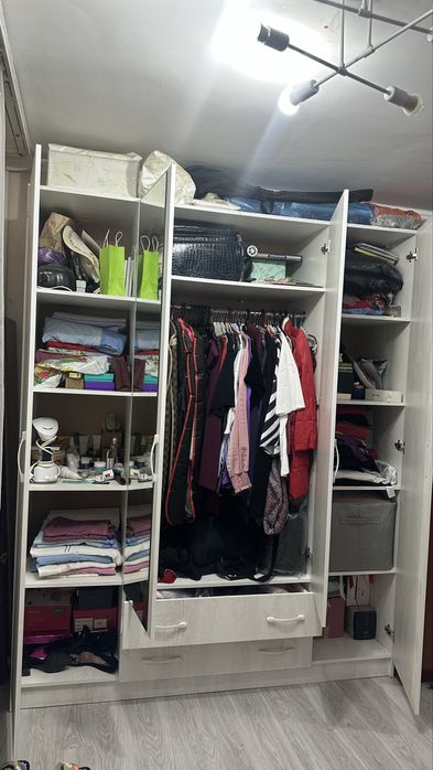 Срочно продам большой шкаф