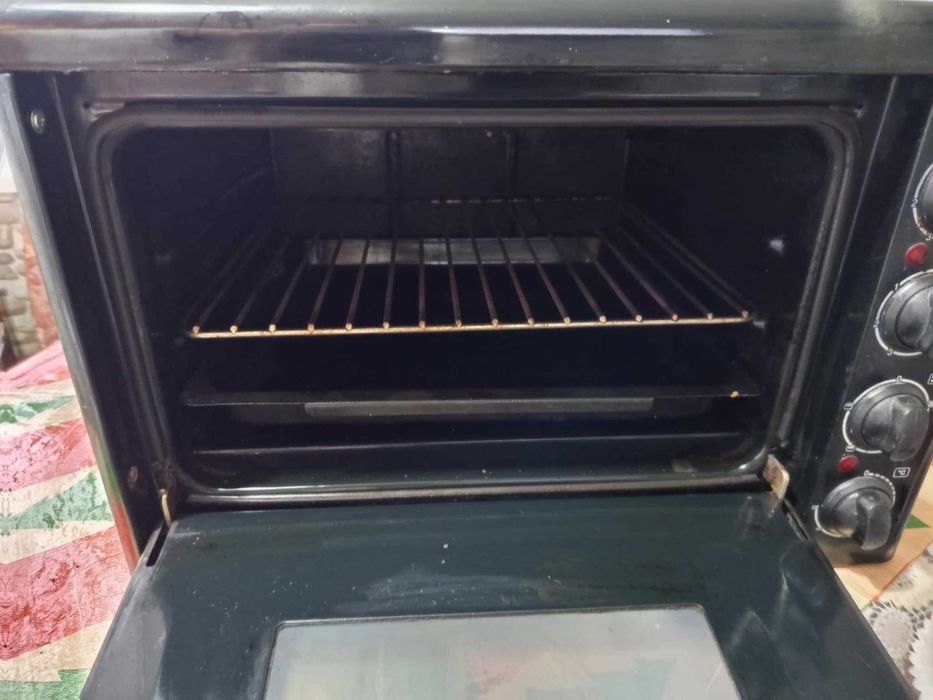 Продавам изгодно готварска печка "Елдом"с керамични котлони