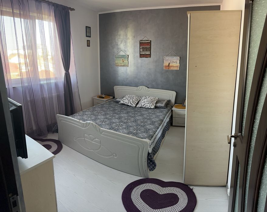 Ofer spre închiriere apartament cu 2 camere renovat recent, central