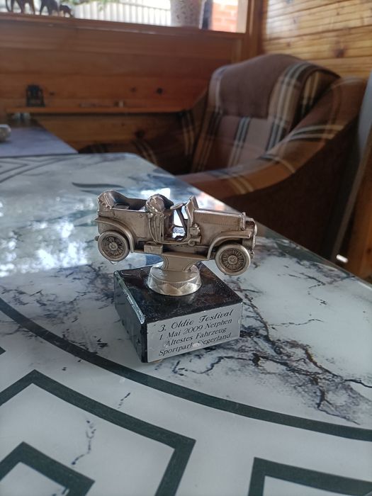Trofeu mașinuță metalica