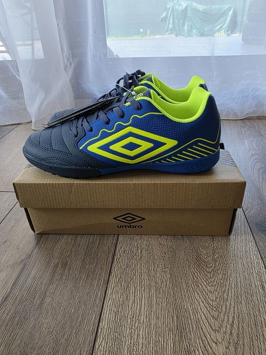 Adidasi Umbro sintetic 39