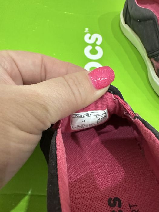 Продам деткую обувь