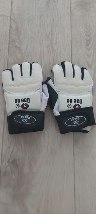 Шитки детское и перчатка таеквандо