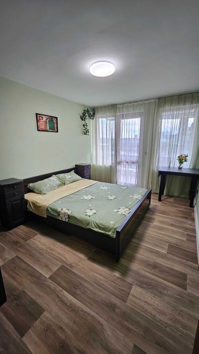 Тристаен апартамент под наем в центъра на Варна – бул. „Сливница“ 52, с гараж