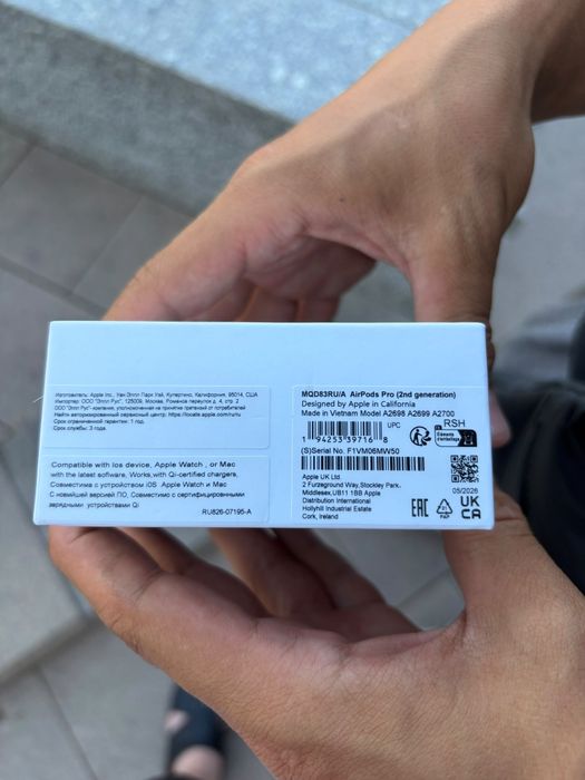 Продам наушники Airpods pro