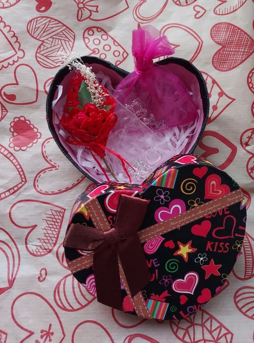 "Подарок девушке"