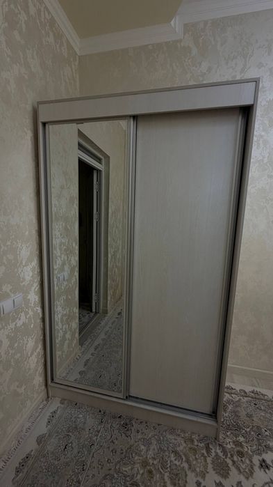 Аъло ҳолатдаги шкаф сотилади