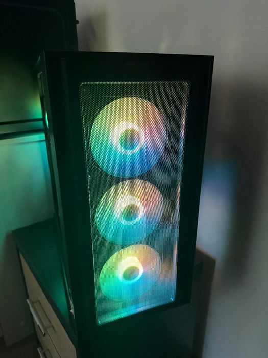 Carcasa Asus + sursa 650W + 4 ventilatoare