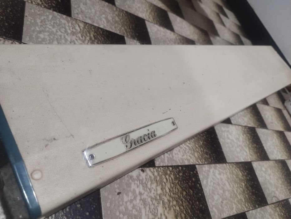 Mașina de tricotat  manuala Gracia   în perfectă stare