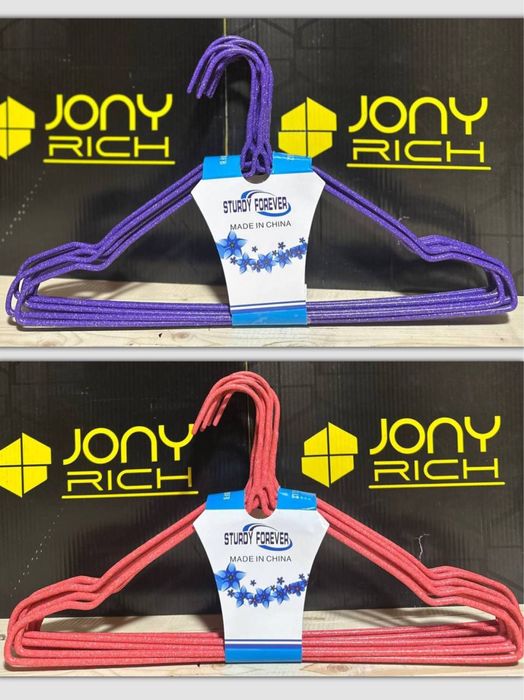 Вешалки для одежды разного размера и в разном стиле