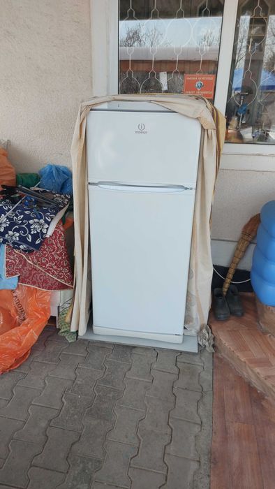 Холодильник "Indesit". САМОВЫВОЗ