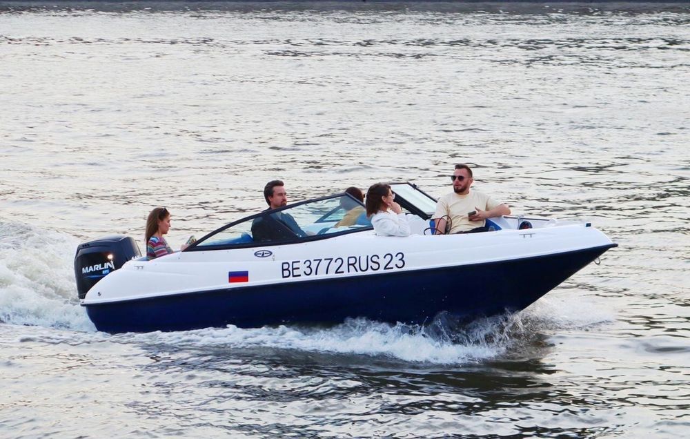 Стильный катер Касатка  VT 575