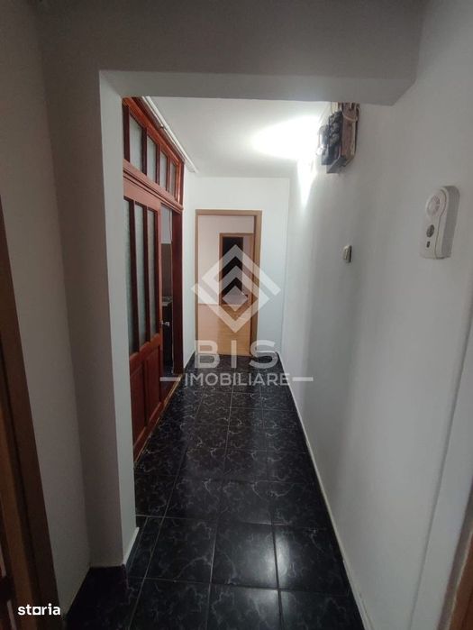 Apartament 3 camere de vanzare.