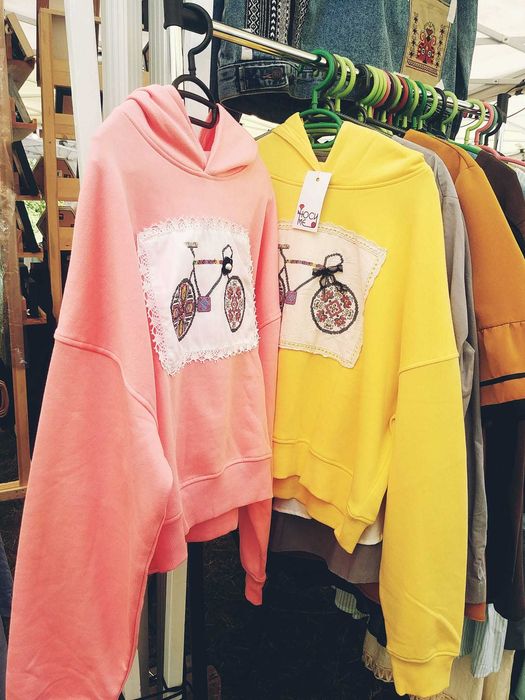 Дамски OVERSIZED суитшърт с качулка с бродерия ШЕВИЦИ