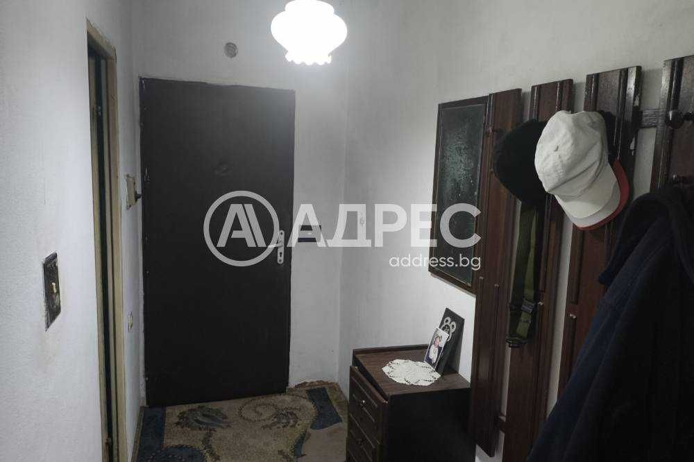 Двустаен   апартамент в централната част на  ж.к. "Орел"! - снимка 7