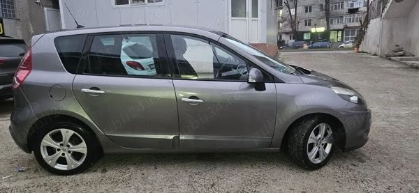 Vând Renault Megane Grand Scenic