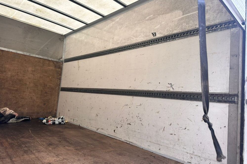 Cub Mercedes Sprinter lungime 4,1 m / lățime 2,1 m / înălțime 2,2 m