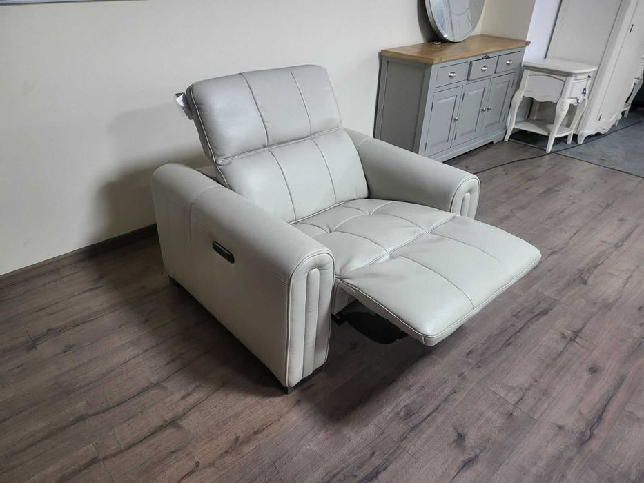 Светло сив-кремав кожен фотьойл с електрически релакс механизъм