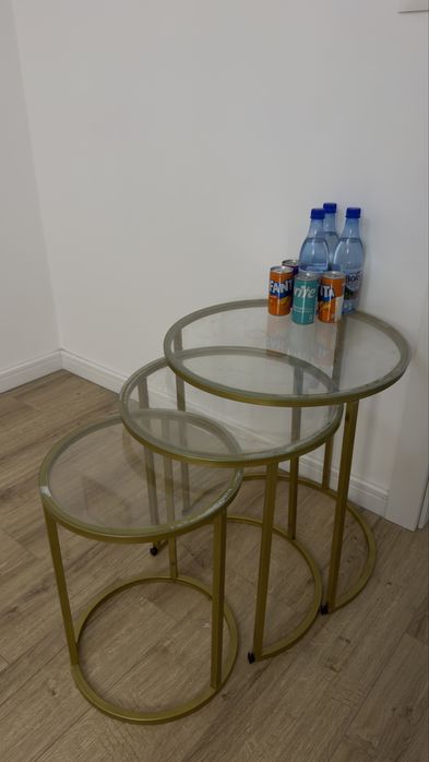 Masuta de cafea aurie