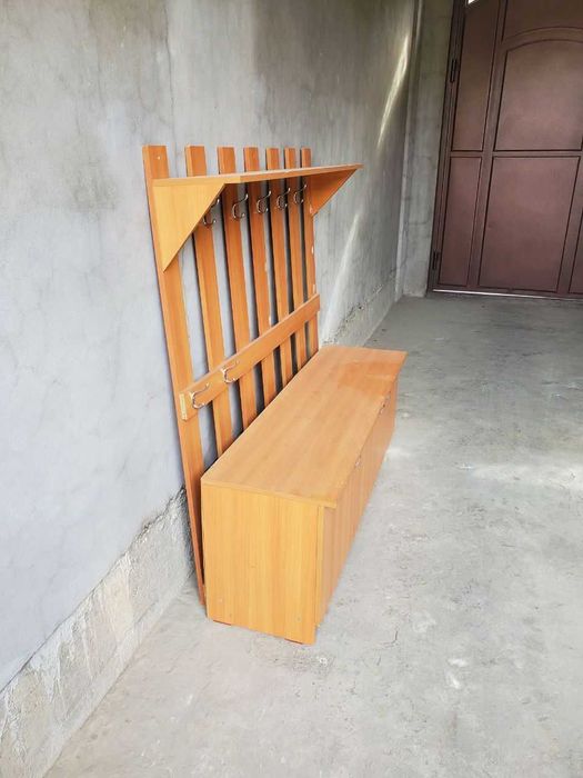 Продаётся прихожая (вешалка + тумба для обуви)