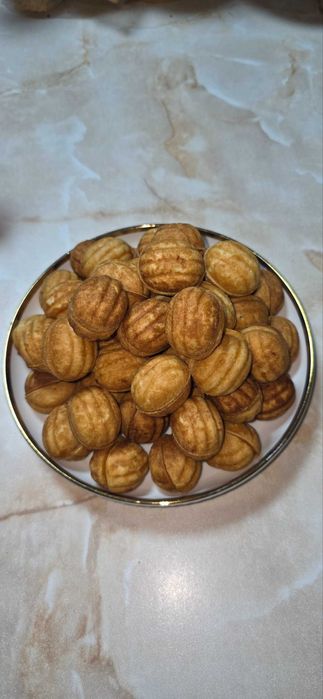 Орешки с варёной сгущёнкой