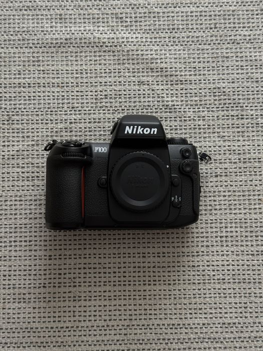 Nikon F 100 film