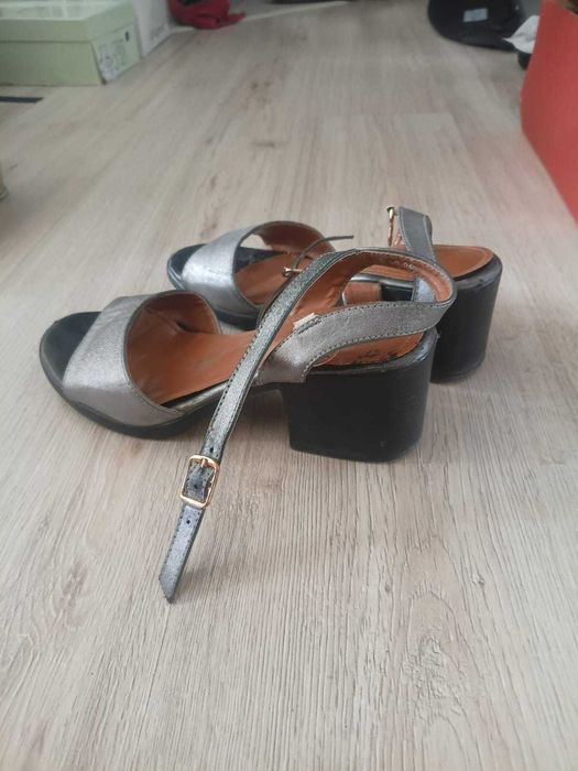 Продам женскую обувь