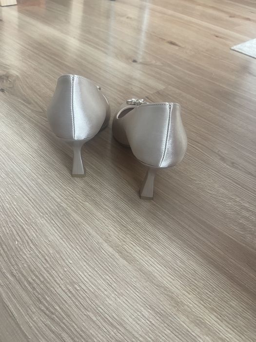 Официални обувки на ток