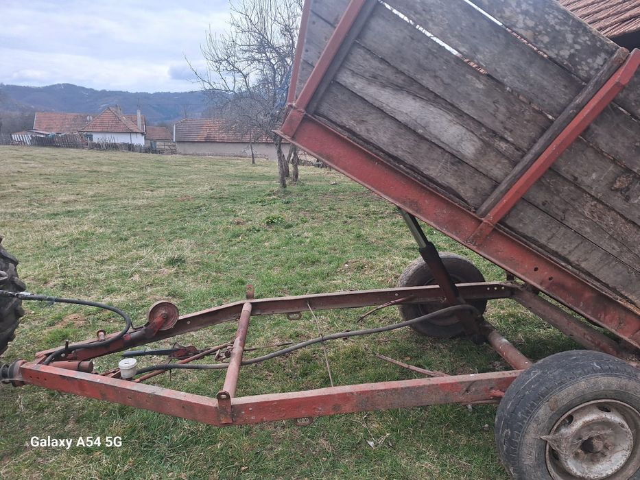 Vând Remorca agricola basculabila