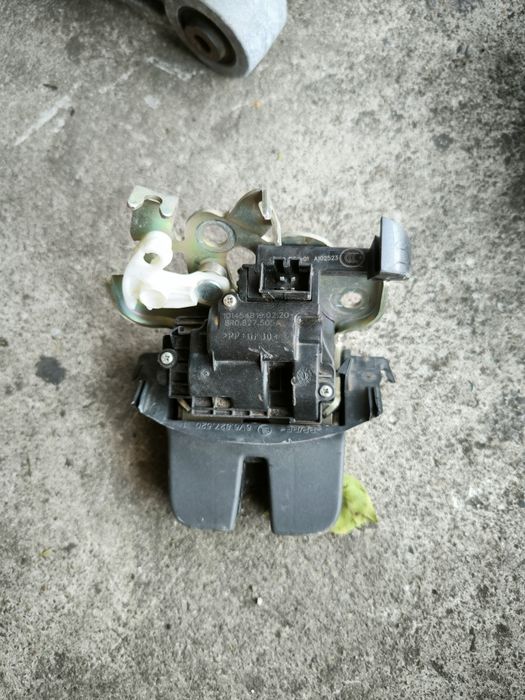 Брава за заден капак за Skoda Fabia III